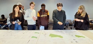 Revisione di progetto con studneti e professore straniero